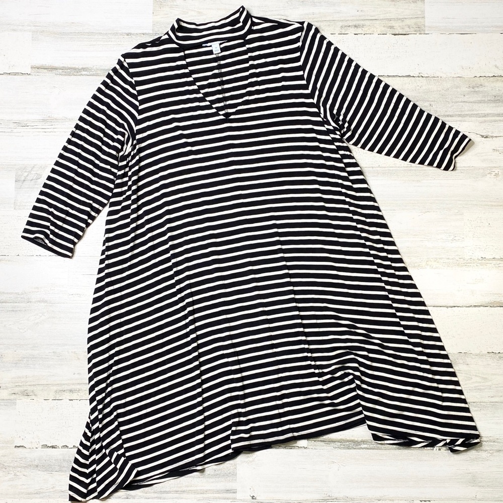 Boutique Women’s Plus Size Dress with Keyhole Neck